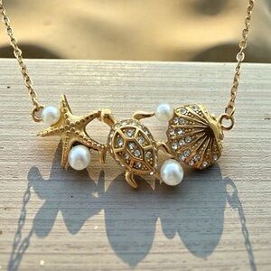 Ocean Charm Pearl Necklace – Starfish, Turtle & Shell